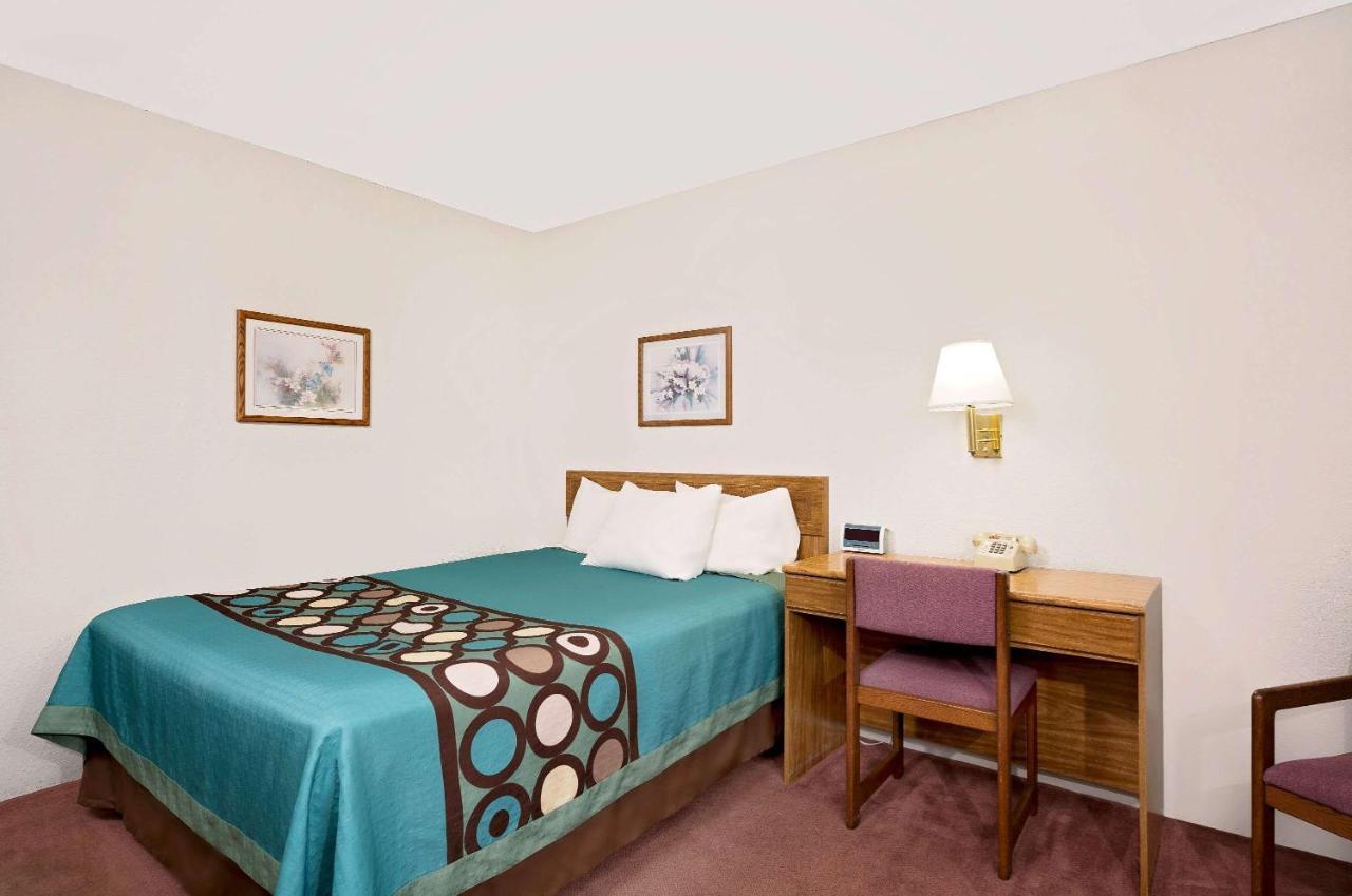 Motel Super 8 By Wyndham Long Prairie Esterno foto
