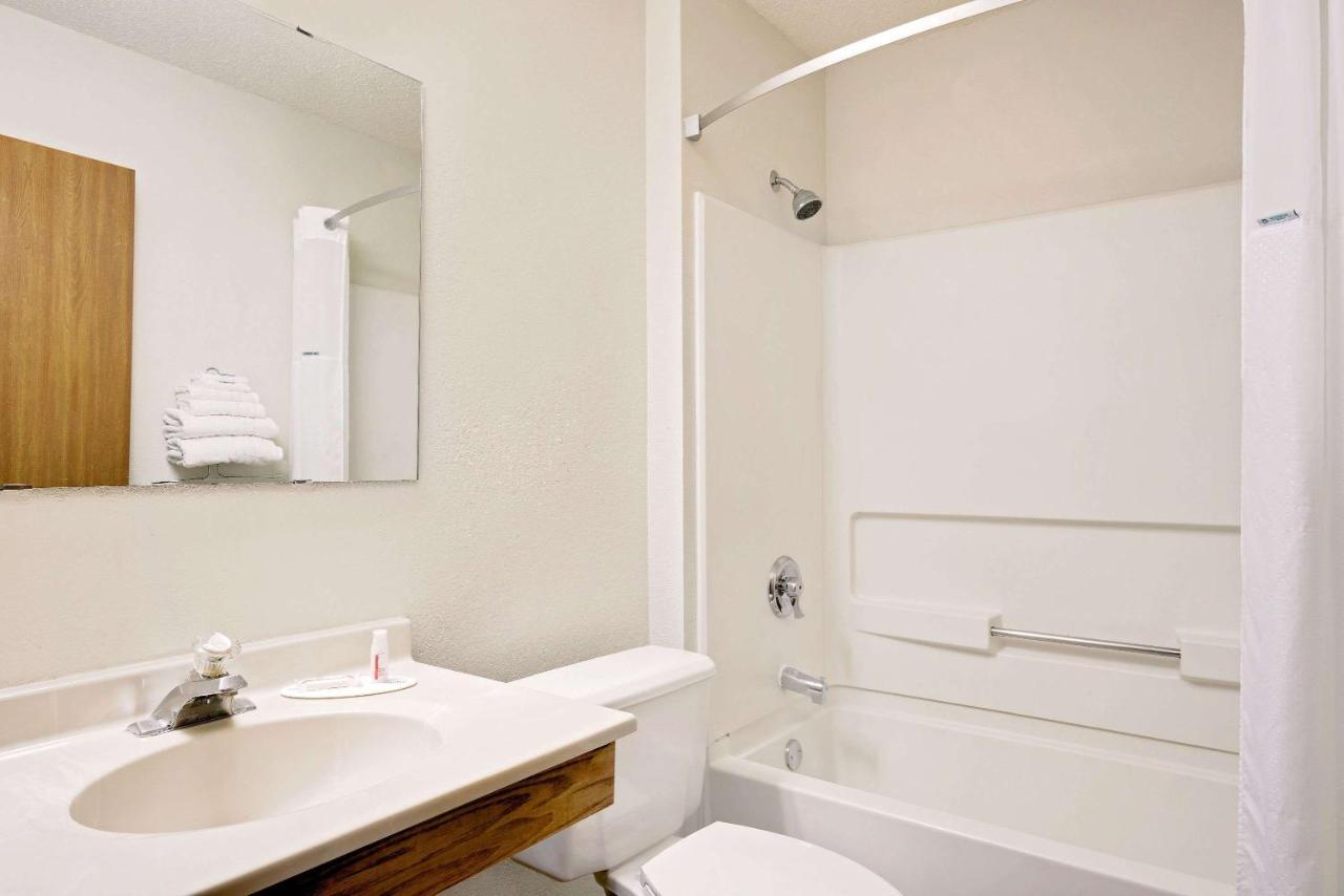 Motel Super 8 By Wyndham Long Prairie Esterno foto