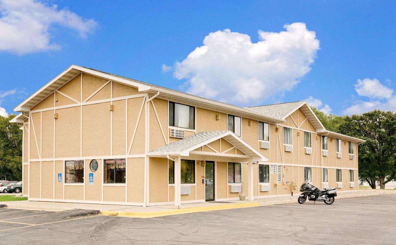 Motel Super 8 By Wyndham Long Prairie Esterno foto